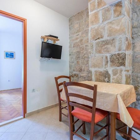 Awesome Apartment In Svinisce With Kitchenette Εξωτερικό φωτογραφία