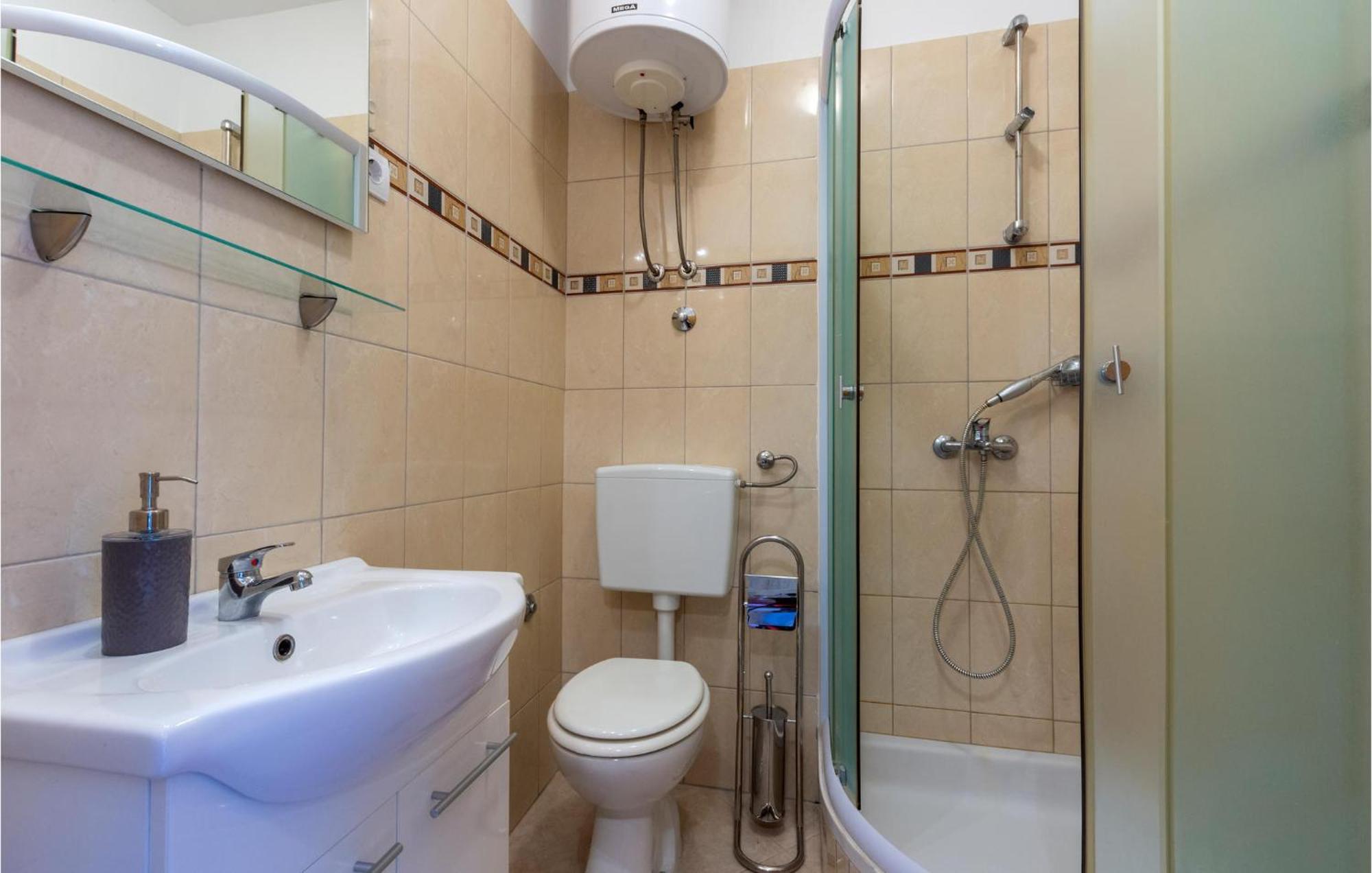 Awesome Apartment In Svinisce With Kitchenette Εξωτερικό φωτογραφία