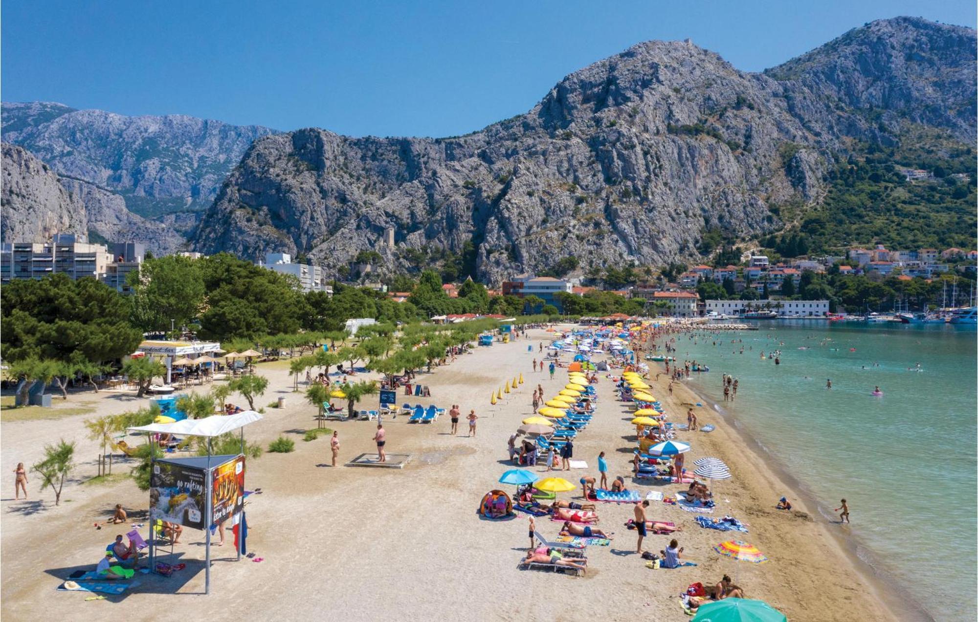 Awesome Apartment In Svinisce With Kitchenette Εξωτερικό φωτογραφία