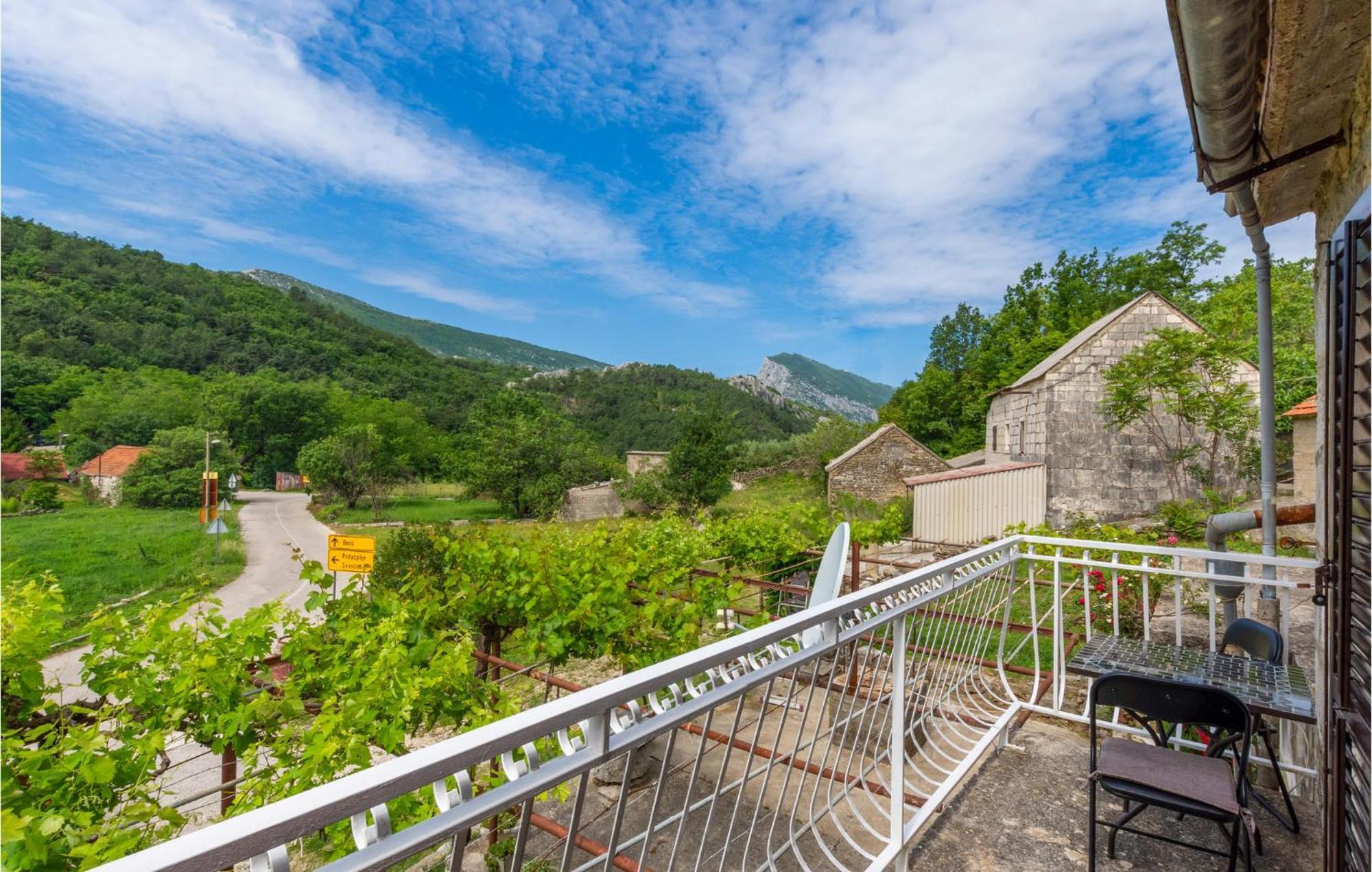 Awesome Apartment In Svinisce With Kitchenette Εξωτερικό φωτογραφία