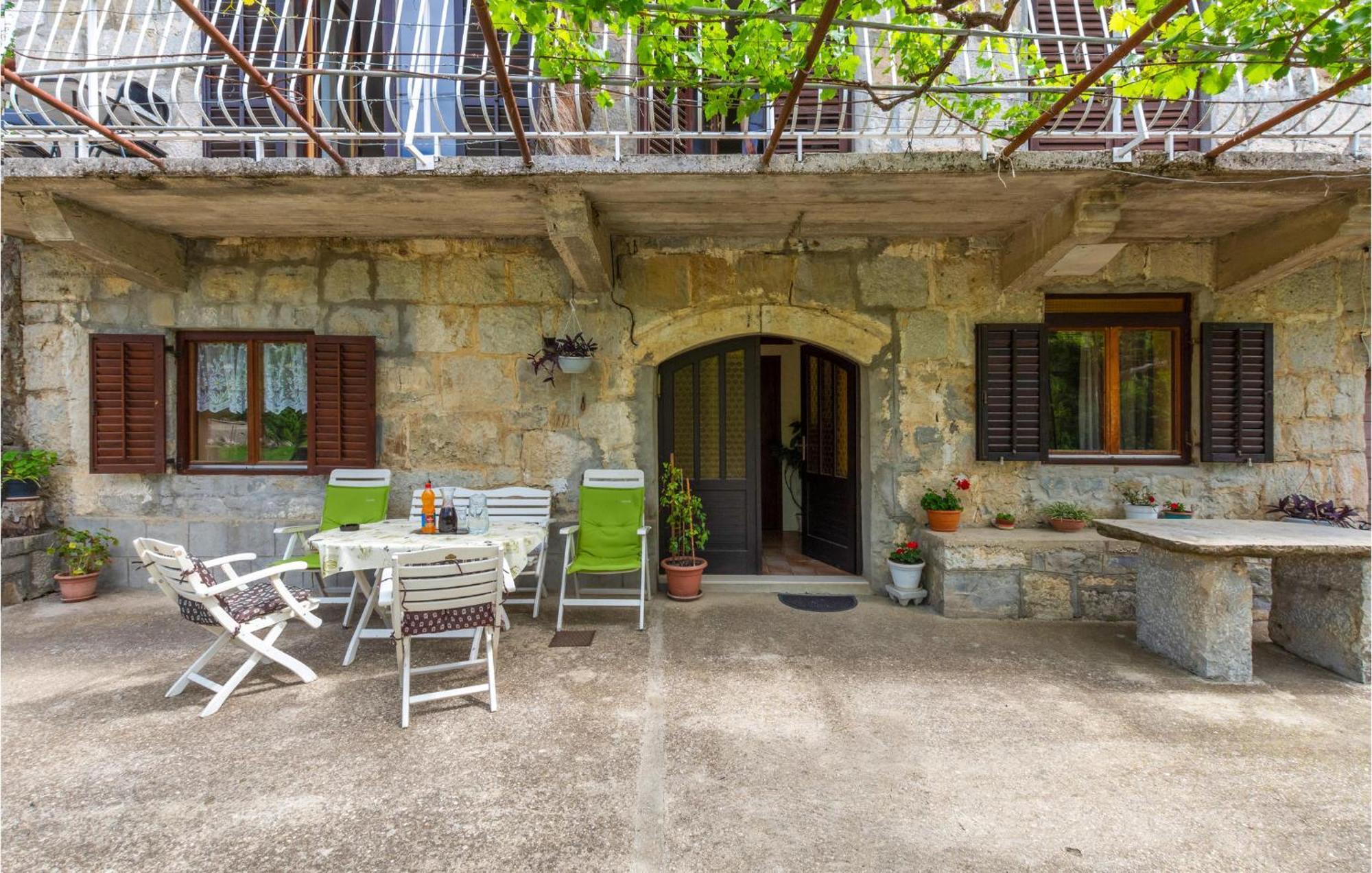Awesome Apartment In Svinisce With Kitchenette Εξωτερικό φωτογραφία